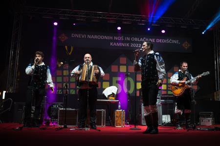 S soncem obsijan drugi festivalski dan 50. Dnevov narodnih noš in oblačilne dediščine v Kamniku (56)